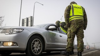 Útočisko hľadajú na Slovensku. V nedeľu polícia vybavila na hranici niekoľko tisíc ľudí z Ukrajiny