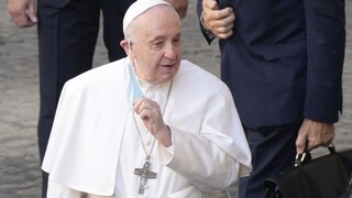 Pápež František podstúpil operáciu hrubého čreva. Sprevádzali ju komplikácie