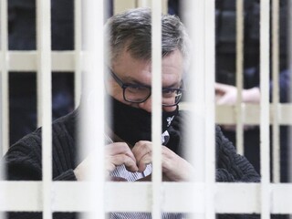 Lukašenkovho oponenta Babaryku odsúdili na 14 rokov väzenia