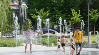 Slovensko dnes opäť potrápia horúčavy. Pre juhozápad platí výstraha druhého stupňa