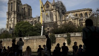 Parížania žijúci pri katedrále Notre-Dame žalujú mesto. Dôvodom je ohrozenie zdravia