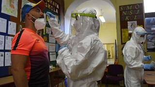 Pribudlo len pár nakazených, testovalo sa menej. Hospitalizovaných je tesne nad sto