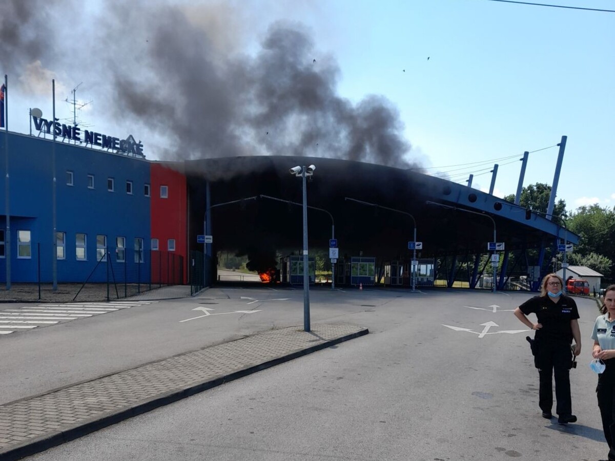 Ukrajinec na hranici vo Vyšnom Nemeckom podpálil auto a ušiel