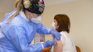 Na Slovensku zaznamenali 6700 hlásení na nežiaduce účinky očkovania. Tieto sú najčastejšie