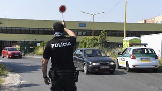 Všetky priechody tretej kategórie budú od piatka otvorené. Kontroly pokračujú
