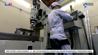 Nositeľný exoskeleton pomáha uľaviť nohám pri dlhej práci v stoji