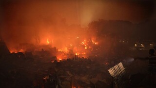 Pre ničivý požiar v bangladéšskej fabrike zatkli jej majiteľa. Zomreli desiatky ľudí