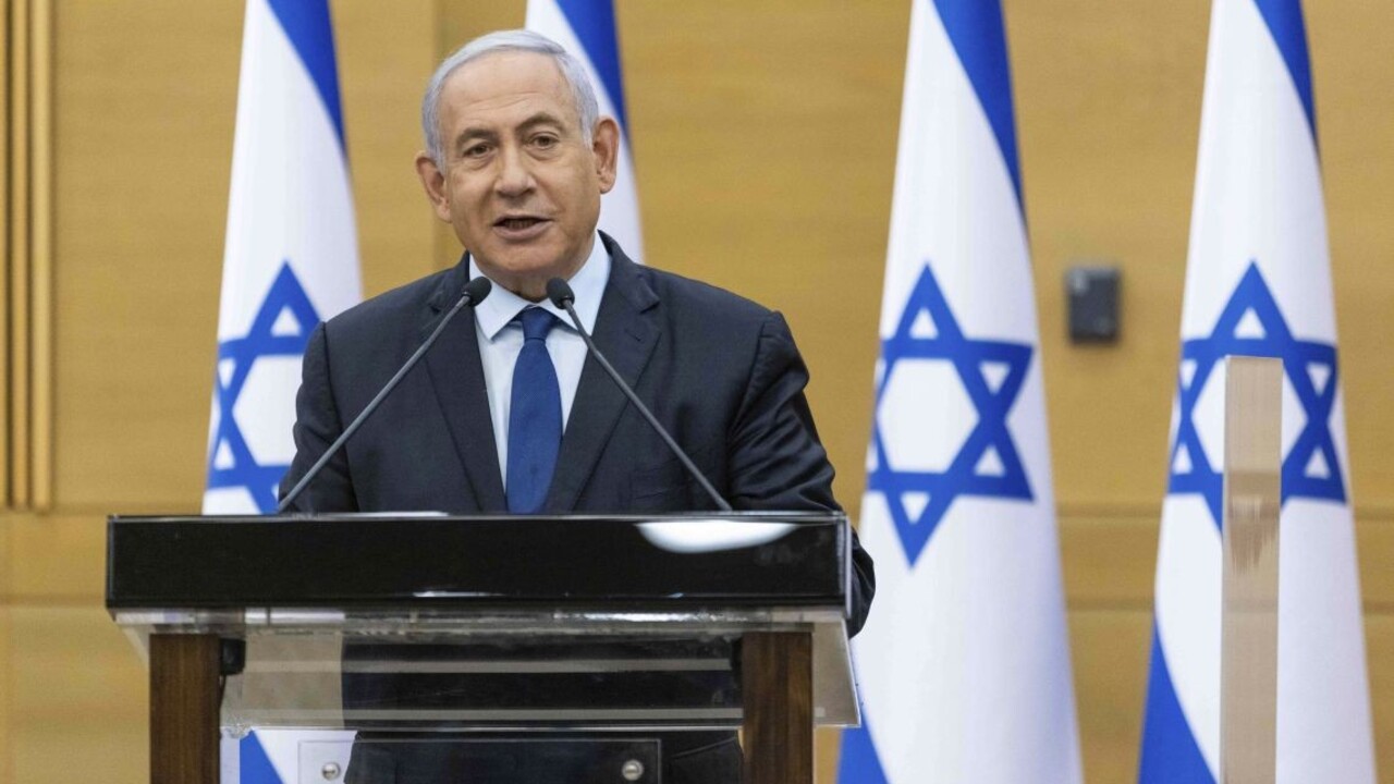 Netanjahu sa takmer mesiac po neúspechu odsťahoval zo sídla premiéra