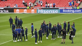 Opití fanúšikovia sa dobíjali na štadión. Nemali ani vstupenky