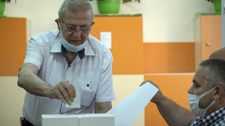 Bulharské voľby vyhrala podľa odhadov strana televízneho moderátora Trifonova