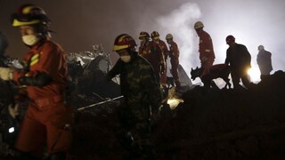 V Číne sa zrútil hotel. Hlásia obeť aj nezvestných