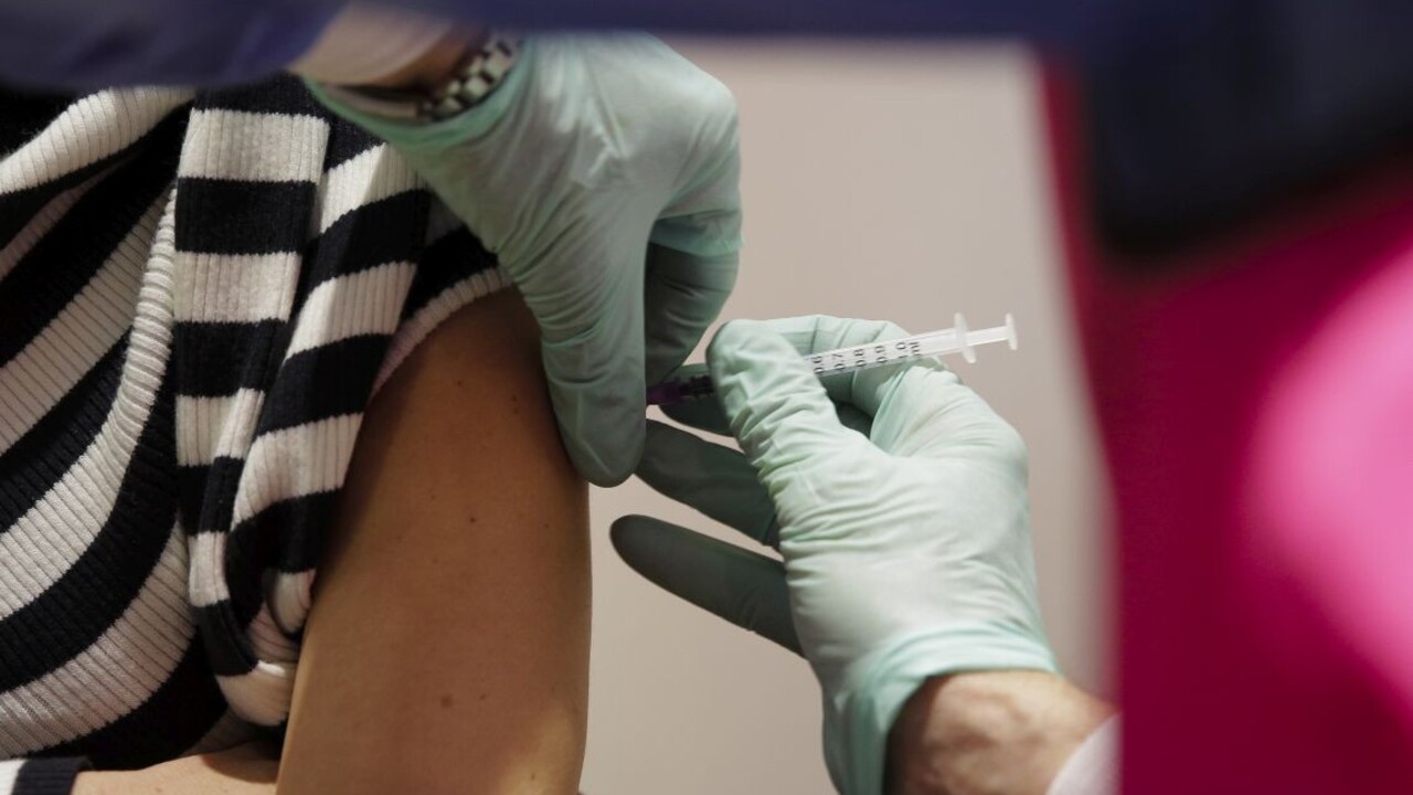 Nemecko sa nechystá do očkovania nútiť žiadne profesie. Obe dávky dostalo už vyše 40 percent dospelých