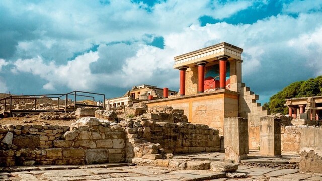 Knossos, top atrakcia na Kréte, ktorú nemôžete na vašej dovolenke vynechať.