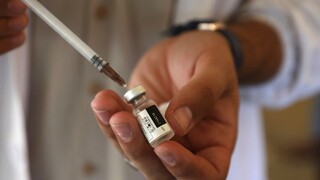 Konšpiráciám o čipoch vo vakcínach neveria len Slováci, podľa prieskumu aj 20 % Američanov