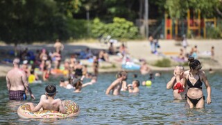 Slovensko zasiahnu extrémne horúčavy. Teploty atakujú 36 stupňov, kúpaliská sa pripravujú na nápor