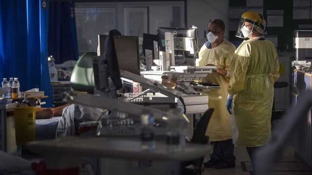 Jedna z najväčších britských nemocníc ruší operácie, plnia ju covid pacienti
