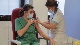 Slovensko bojuje s nezáujmom o očkovanie, v čakárni nie je ani 15-tisíc ľudí