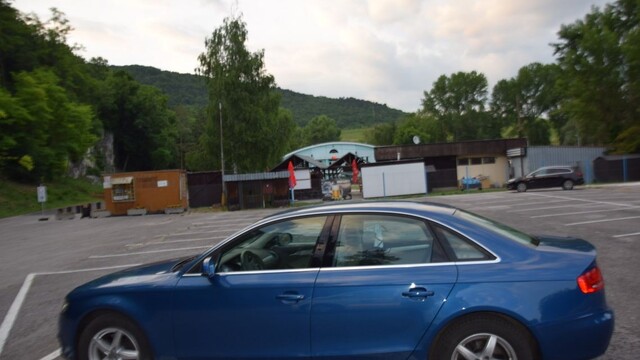 Vodička spôsobila nehodu na parkovisku a odišla. Pátra po nej polícia