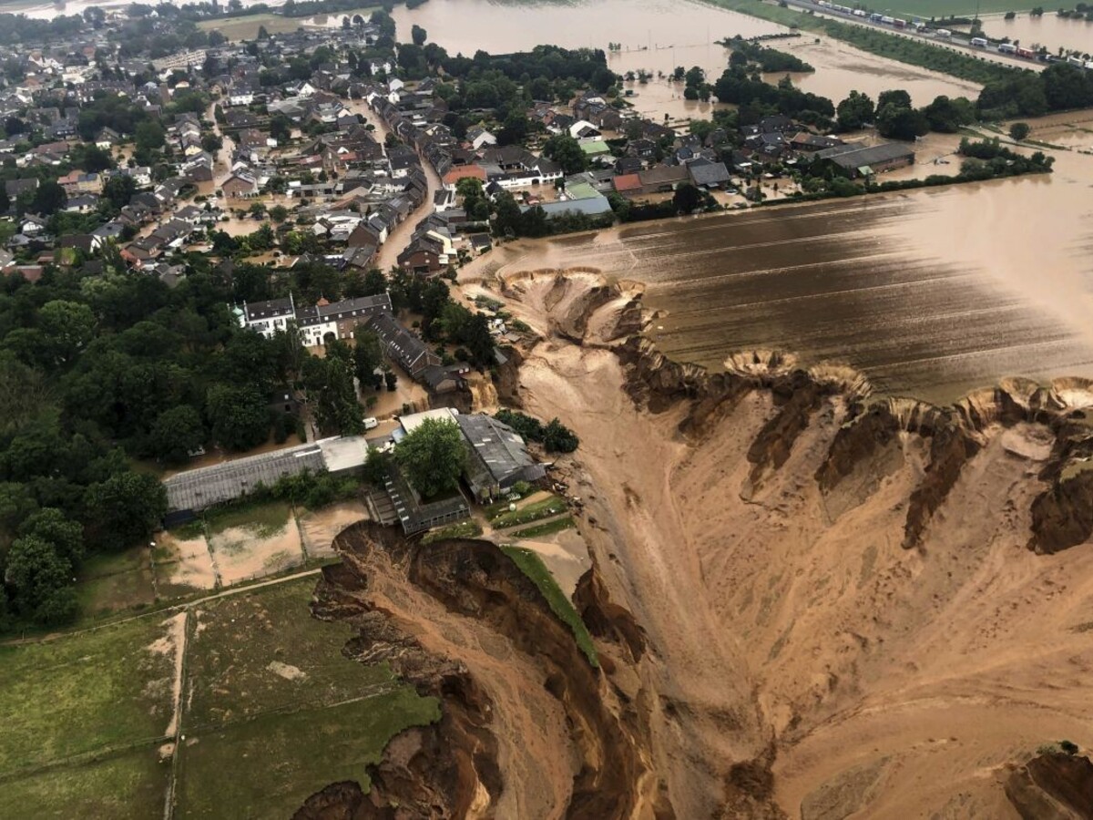 Záplavy