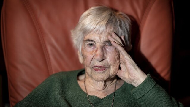 Esther Béjaranovú, ktorá prežila tábor smrti Auschwitz, pochovali v Hamburgu