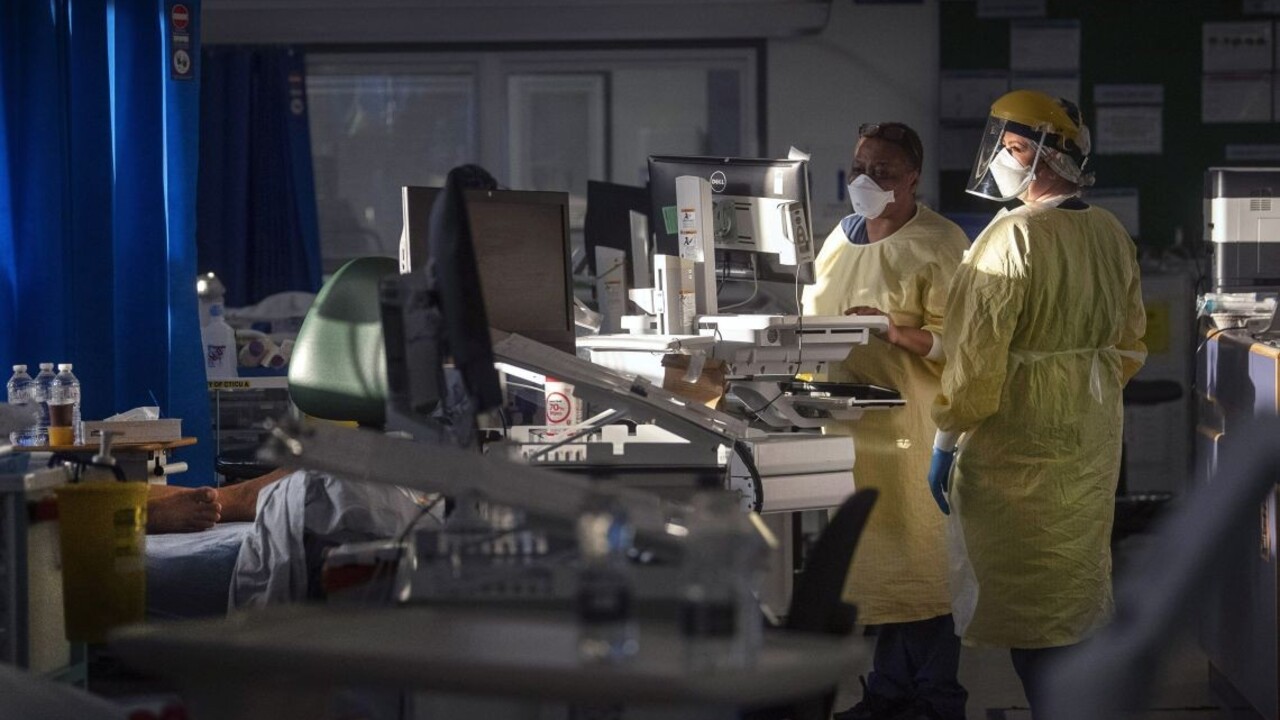 Viac ako polovica hospitalizovaných s covidom je nezaočkovaných, hlási Británia