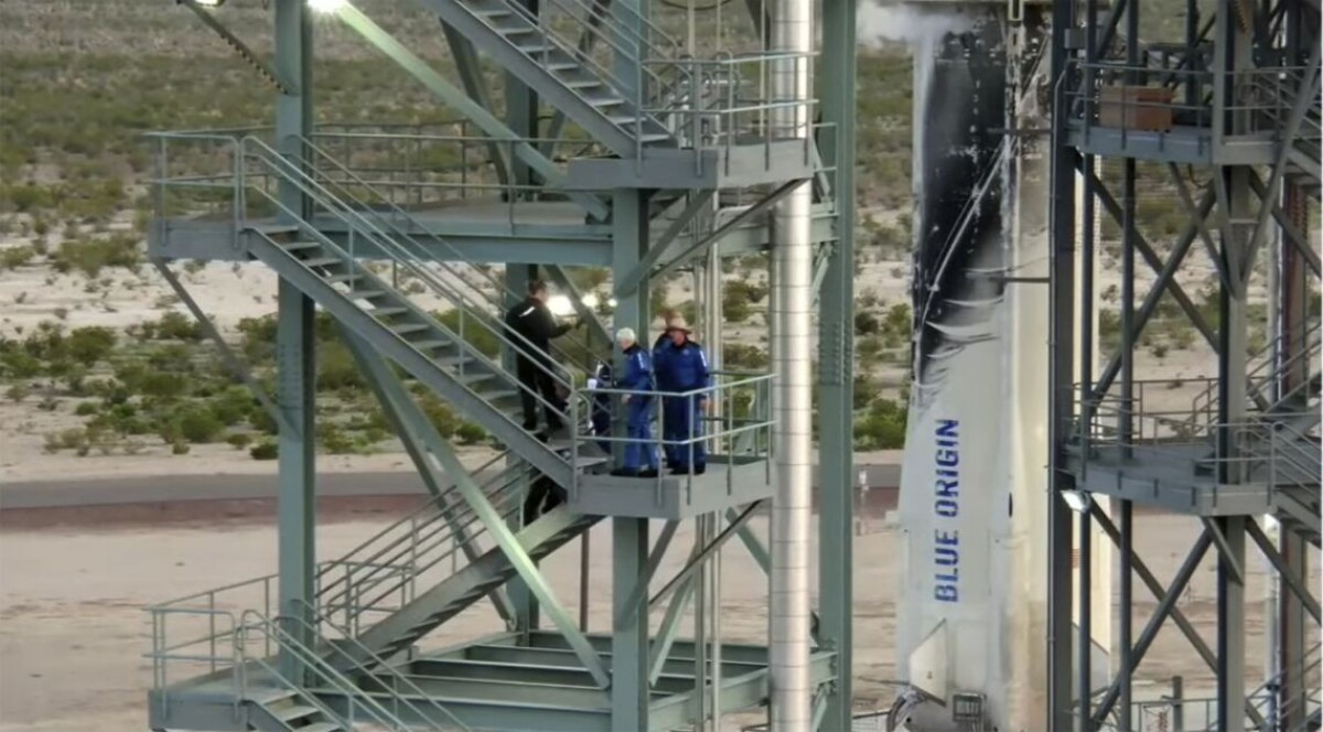 Prvý let Blue Origin miliardára Bezosa bol úspešný