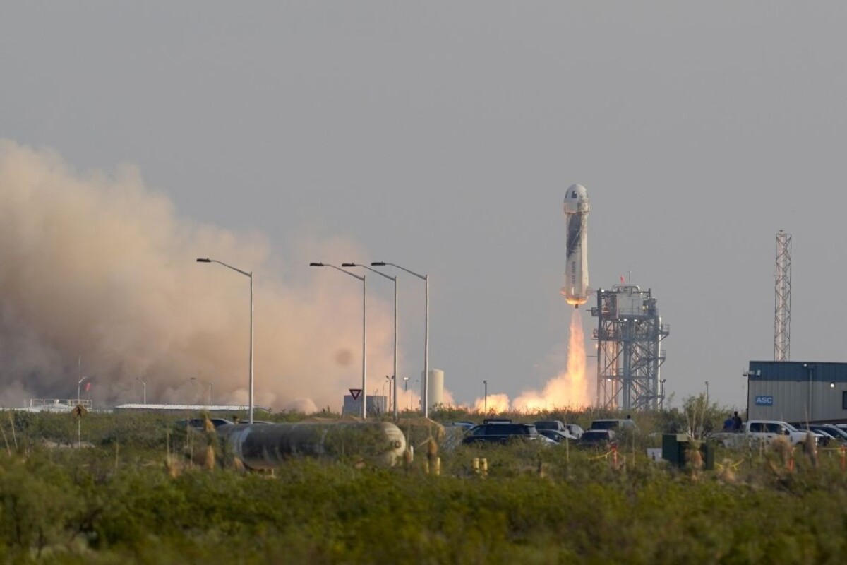 Prvý let rakety New Shepard s ľudskou posádkou