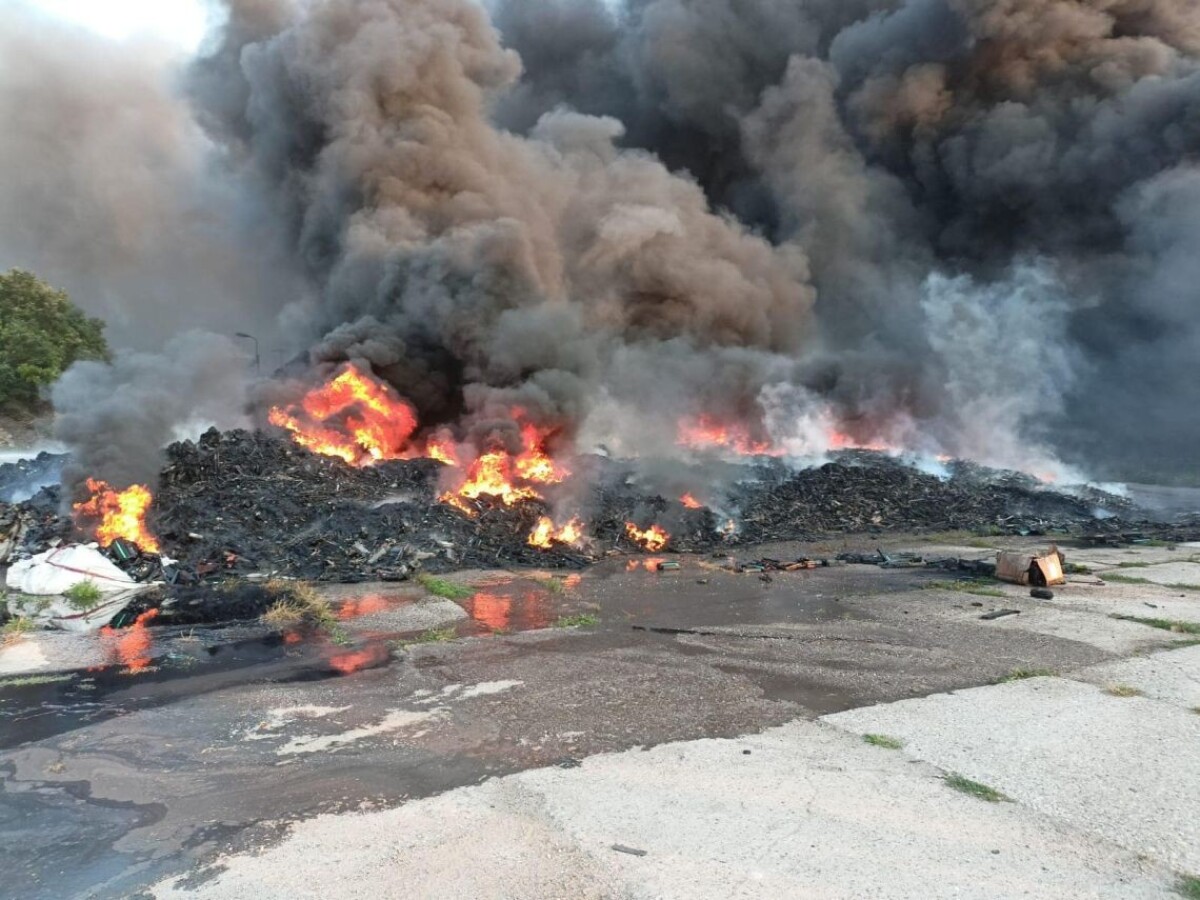 V Palárikove zasiahli hasiči.