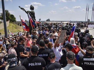 Zlyhanie bezpečnostných zložiek. Analytik hodnotil protest pred parlamentom