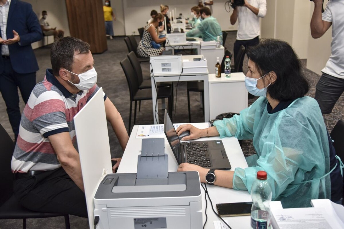 Premiér po očkovaní