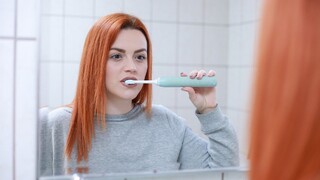 Čistiť si zuby pred alebo po raňajkách? Robíme to všetci zle