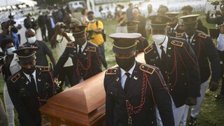 Obyvatelia Haiti sa rozlúčili so zavraždeným prezidentom. Pohreb sprevádzali násilnosti