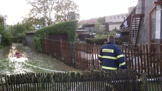 V Česku zúrili silné búrky, hasiči vyrážali k stovkám prípadov. Výstrahy platia aj ďalej