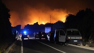 EÚ posiela Sardínii na pomoc s požiarmi špeciálne lietadlá