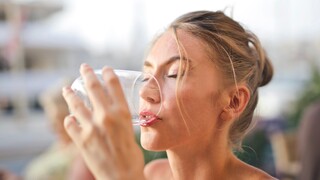 Chronická dehydratácia nám zvyšuje cholesterol: Pite bez ohľadu na smäd