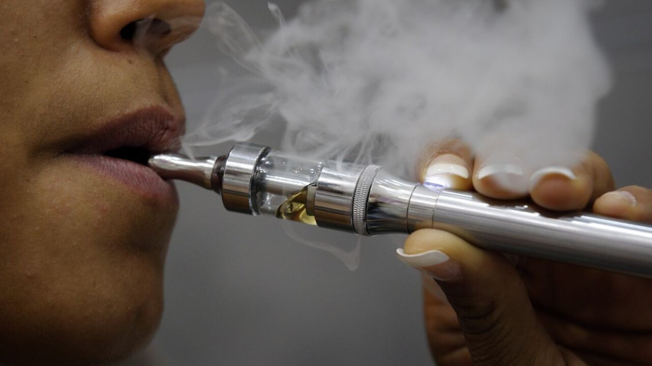 WHO: Elektronické cigarety škodia, taktiku tabakových firiem treba potlačiť v zárodku