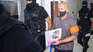 V Pezinku pokračuje pojednávanie s expolicajtom Vlčanom a šéfom kontrarozviedky SIS Gašparovičom