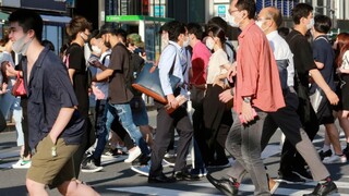 Počet nakazených v Tokiu rekordne rastie, podľa premiéra budú používať nový liek