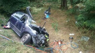 Tragédia na Záhorí. Po zrážke auta s kamiónom hlásia obeť a zranené deti