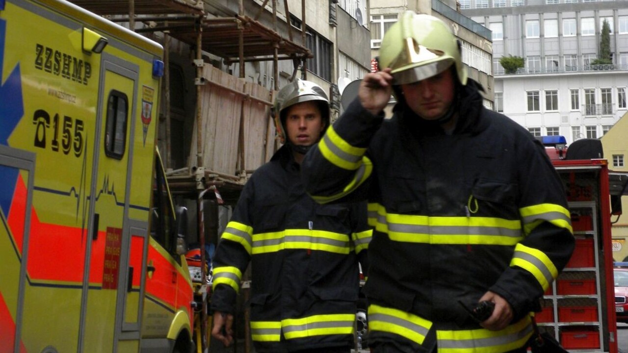 Lietadlo sa zrútilo na rodinný dom, o život prišli štyria ľudia