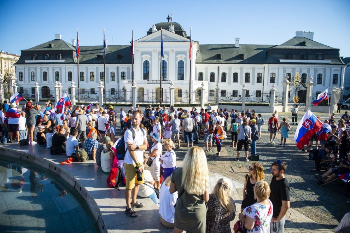 Protest pred Prezidentským palácom