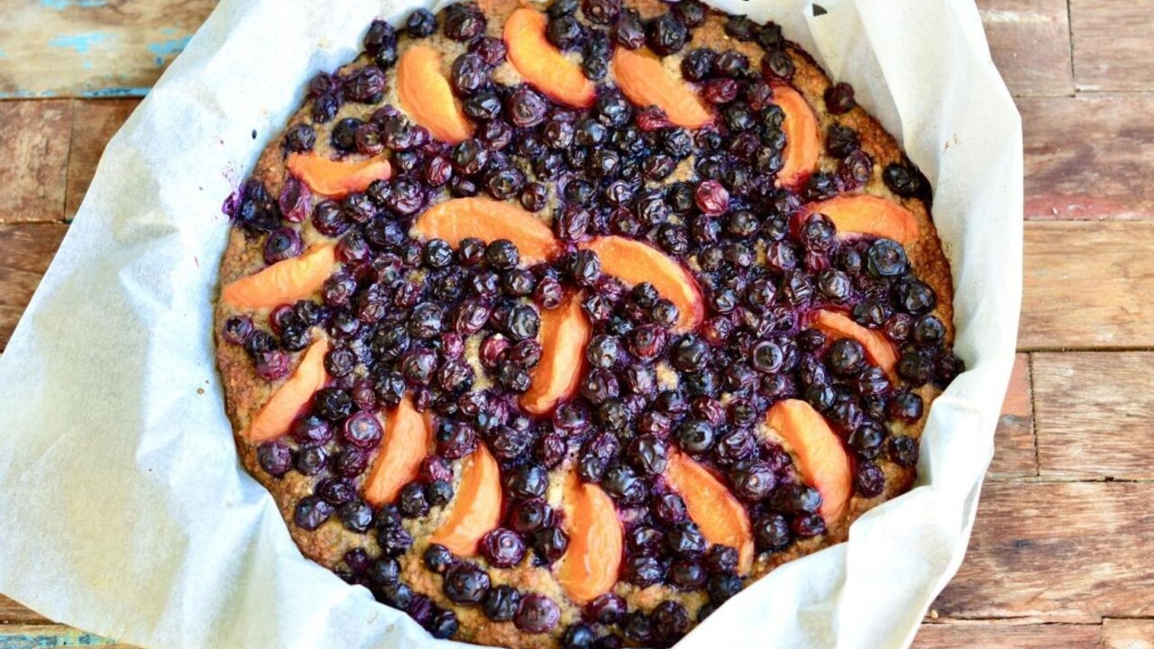 Recept Rýchly letný čučoriedkovo marhuľový koláč bez výčitiek