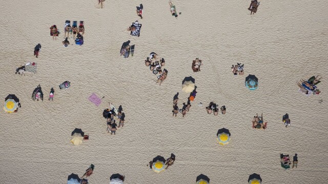 opaľovanie pláž leto dovolenka 1140px (SITA/AP)