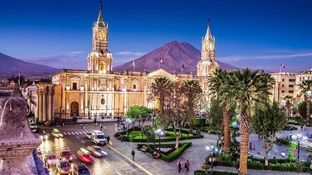 Biele peruánske mesto Arequipa.