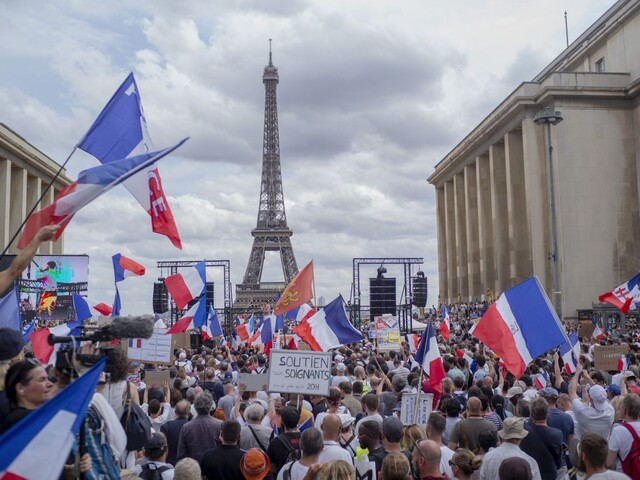 Parlamentné voľby vo Francúzsku: Macron zrejme stratí parlamentnú väčšinu