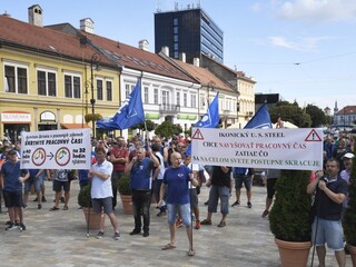 Stovky zamestnancov US Steel pochodovali centrom Košíc