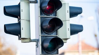 Na rušnej bratislavskej križovatke vypadli semafory, vodiči sa zdržia