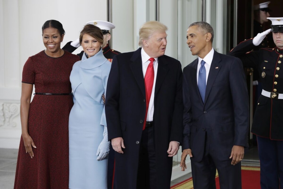 Odchádzajúci americký prezident Obama s manželkou Michelle a nastupujúci prezident Donald Trump s Melaniou.