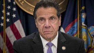 Guvernér New Yorku mal podľa vyšetrovania sexuálne obťažovať viacero žien