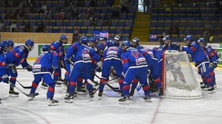 Slovenskí hokejisti prehrali na Hlinka Gretzky Cup-e s Kanadou 1:9. O jediný zásah sa zaslúžil Peter Císar